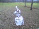 снеговик на траве