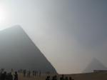 Утро красит горьким смогом склоны древних пирамид...