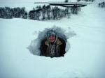 Берендей закончил пробивку туннеля в снежном козырьке