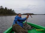 Экскурсия на лодке у гида Владимира включает в себя остановку для ловли мидий
