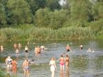 Жарким летом берите с собой плавки и купальник :)))