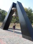 Колокол в парке у Донбасс-арены