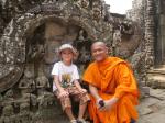 Байон, с монахом Тхеравады