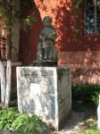 Памятник маленькому Ленину возле дворца Бетлена Габора