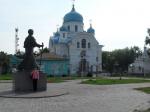 Памятник Прасковье Луполовой и Никольская Церковь