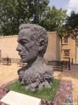Памятник поэту Алиага Вахиду