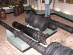 Пушки внутри музея Пороховой погреб.