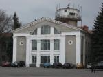 Старое здание Днепропетровского аэропорта с башней управления