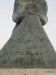Надписи на памятнике Рыбаку.
