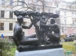 Памятник советской семье