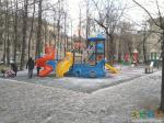  Сейчас в Москве очень яркие детские площадки.