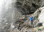  Неизвестный водопад, под которым проходит тропа:)