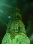 колокольня в свете уличного фонаря