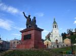Вот он памятник народным героям! Работа Зураба Церетели. Москвичи, чувствуете единение с нижегородцами?