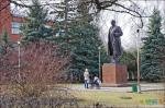 Блжайший к станци МЦК Коптево памятник Ленину: Лиственичная аллея