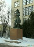 Памятник Валентине Гризодубовой