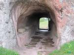 Необычные ворота - туннель сквозь скалу