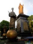 Памятник святителю Митрофану Воронежскому на территории собора