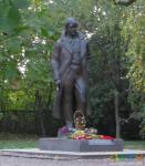 Памятник С.Есенину в парке усадьбы Есениных