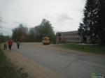 Школьный автобус высадил детишек лет 6-8. Кудато ездили без родителй.