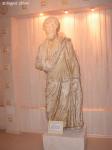 Мраморная статуя Неокла в музее - древний правитель города