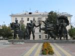 Монумент на площади Победы