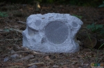 Колонки, замаскированные под камни