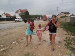Семейная прогулка по центральной улице Оленевке