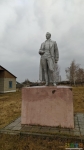 Памятник Дзержинскому рядом с клубом