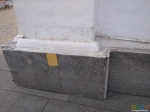 Пустой жёлтый прямоугольник на стене трапезной