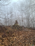 Неведомый памятник в лесу