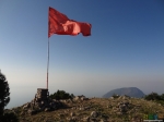 Отрадно видеть красный флаг на вершине горы!