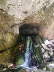 Ручей, вытекающий из пещеры