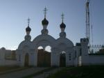 Ворота к церкви в Павловской Слободе - это новый, недано отстроенный вход